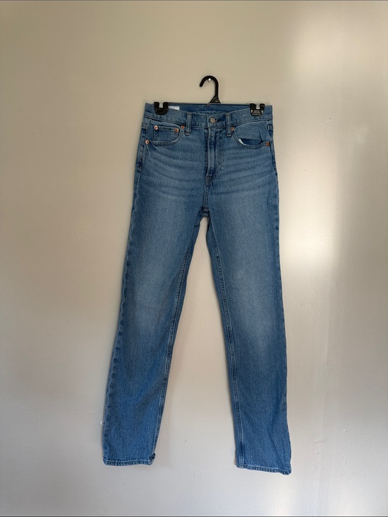 GAP Denim - GAP 90s Straight-Leg high rise Jeans in medium indigo 26